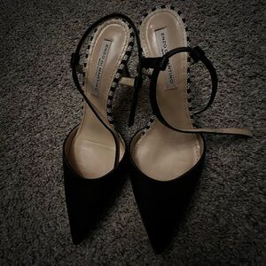 Selling because the size just doesn't work for me.